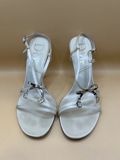 CHRISTIAN DIOR 
Paire de sandales à talons...