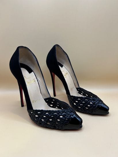 LOUBOUTIN 
Paire d'escarpins en cuir noir...