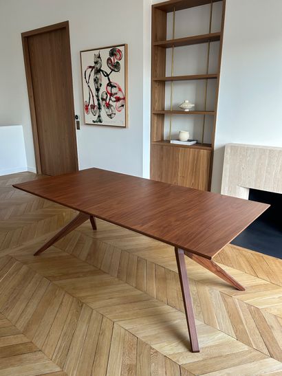 Matthew HILTON (né en 1957) 
Table de salle...