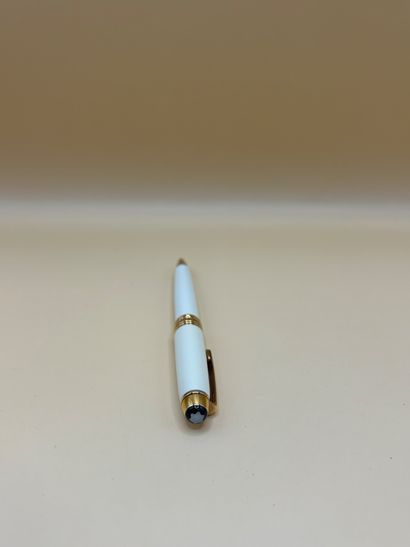 MONTBLANC 
Stylo bille 