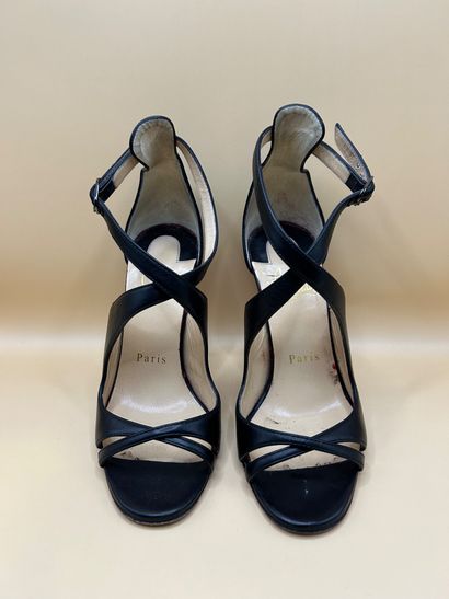 LOUBOUTIN 
Paire de sandales à talons en...