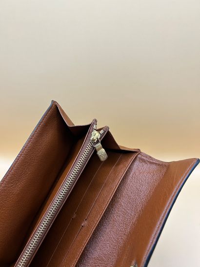 LOUIS VUITTON 
Portefeuille compagnon en...