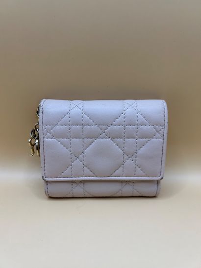 CHRISTIAN DIOR 
Portefeuille compact en cuir...