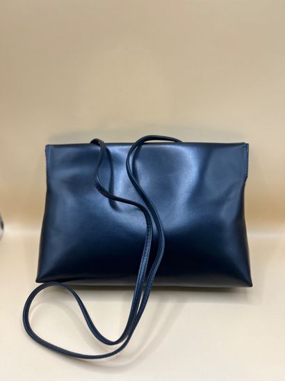 SALVATORE FERRAGAMO 
Ravissant sac à bandoulière...