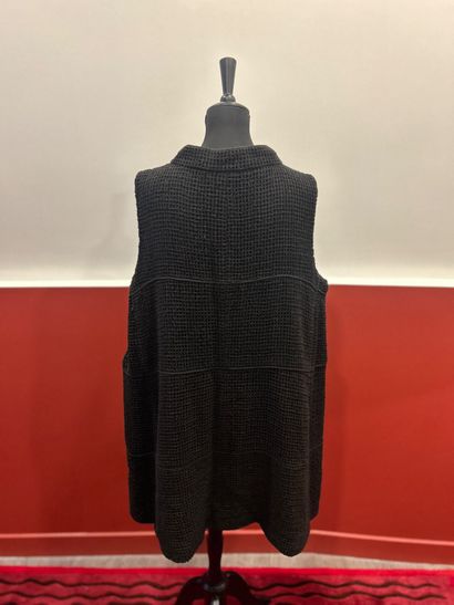 CHANEL 
Superbe robe en soie noire façon...