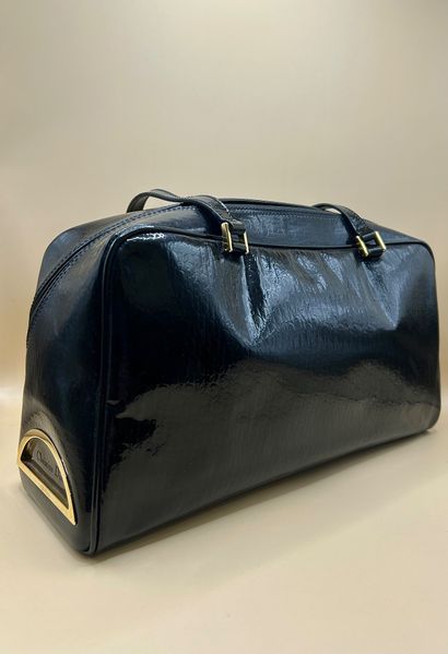 CHRISTIAN DIOR
Circa 2000
Sac en cuir verni...