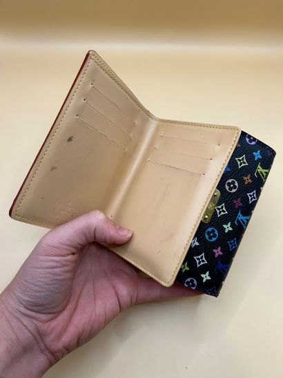LOUIS VUITTON
Circa 2006
Portefeuille compact...