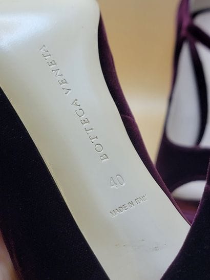 BOTTEGA VENETA 
Paire d'escarpins en velours...