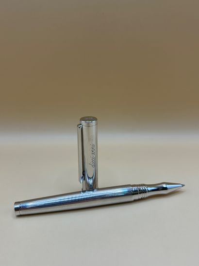 Stylo bille en argent (925/1000), le capuchon...