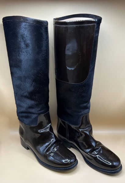 CHANEL 
Paire de bottes type 