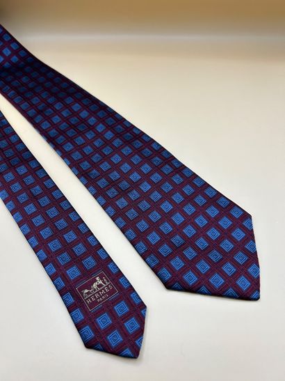 HERMES PARIS
Cravate en twill de soie.
