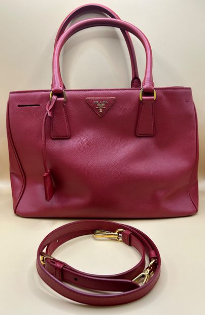 PRADA 
Sac à main 