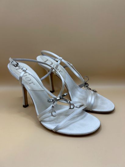 CHRISTIAN DIOR 
Paire de sandales à talons...