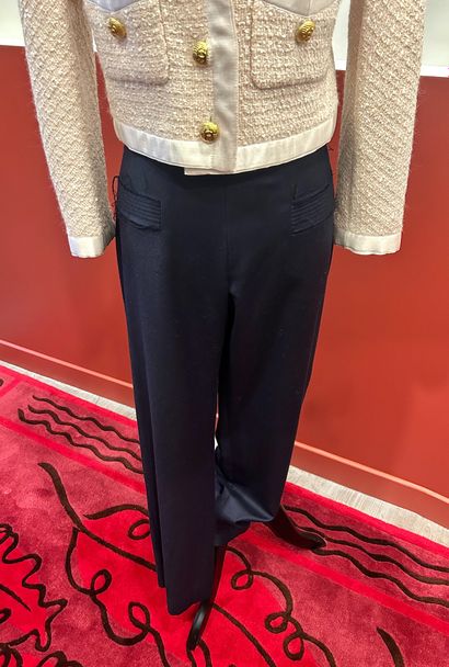 CHANEL 
Pantalon en laine, mohair et cachemire...