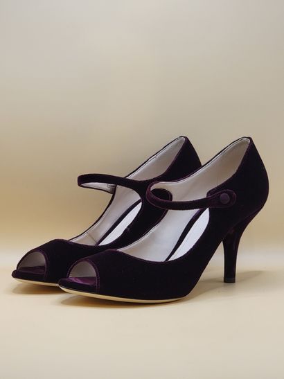 BOTTEGA VENETA 
Paire d'escarpins en velours...