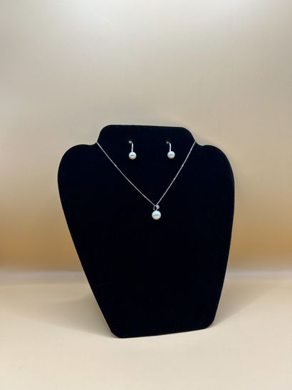 GUERIN 
Ensemble comprenant : 
- Un pendentif...