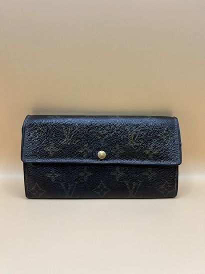 LOUIS VUITTON 
Portefeuille compagnon en...