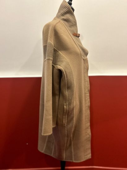 HERMES PARIS
Superbe manteau en cachemire...