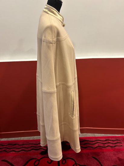 CHLOE
Magnifique cape beige en laine et cachemire...