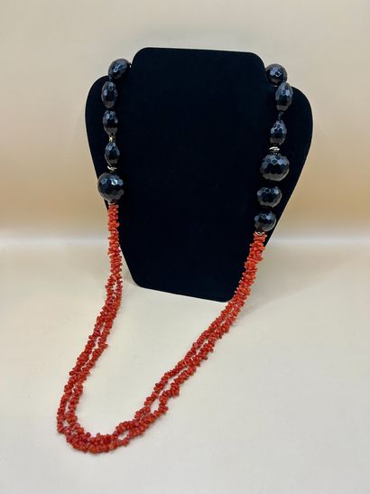 RAJOLA 
Superbe collier en or jaune 18 carats...