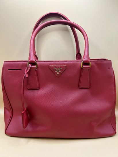 PRADA 
Sac à main 