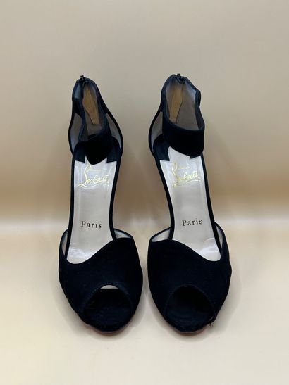LOUBOUTIN
Paire de sandales à talons en daim...