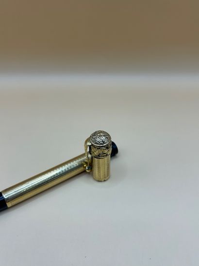 Vers 1900 
Élégant stylo-plume en résine...
