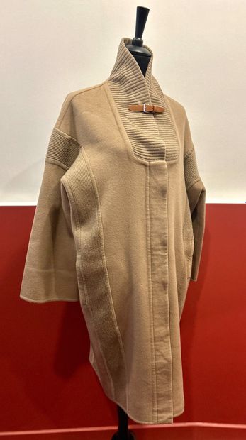 HERMES PARIS
Superbe manteau en cachemire...