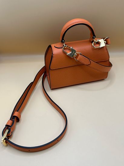 MOYNAT 
Ravissant sac à main modèle 