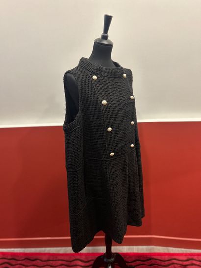 CHANEL 
Superbe robe en soie noire façon...