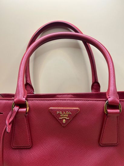 PRADA 
Sac à main 