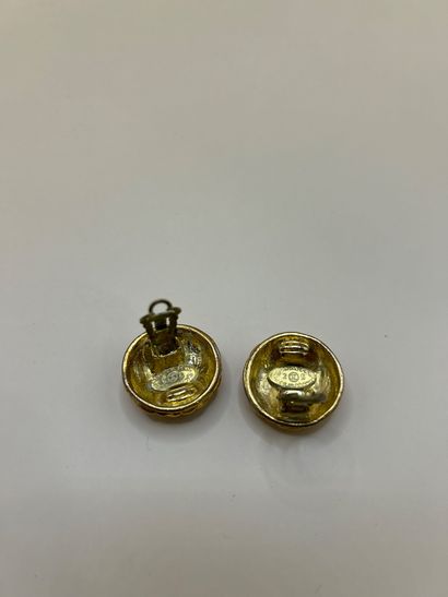 CHANEL, circa 1990 
Paire de clips d'oreilles...