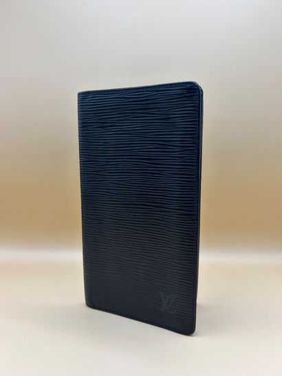 LOUIS VUITTON 
Porte-cartes et chéquier en...