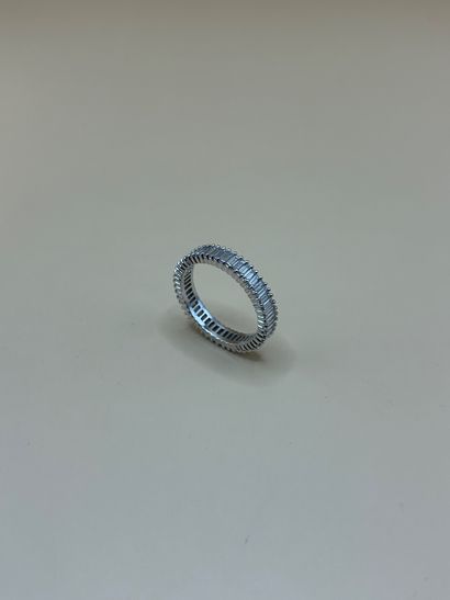 Alliance en or gris 18 carats (750/1000)...