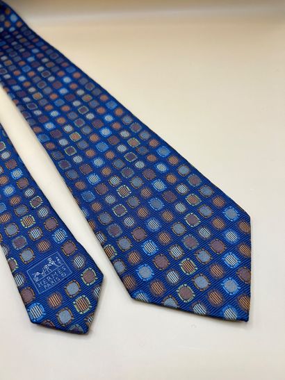 HERMES PARIS
Cravate en twill de soie.
