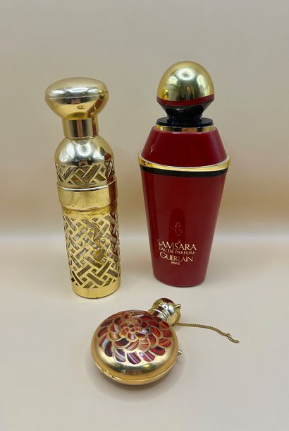 GUERLAIN 
Lot comprenant : 
- un flacon 