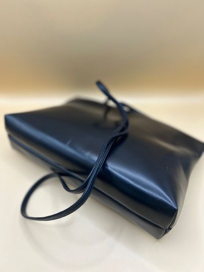 SALVATORE FERRAGAMO 
Ravissant sac à bandoulière...