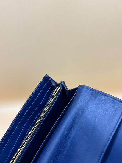 MIU MIU 
Portefeuille compagnon 