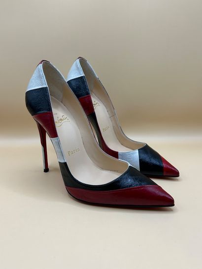 LOUBOUTIN 
Paire d'escarpins en cuir rayé...