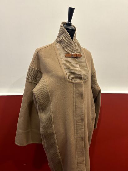 HERMES PARIS
Superbe manteau en cachemire...