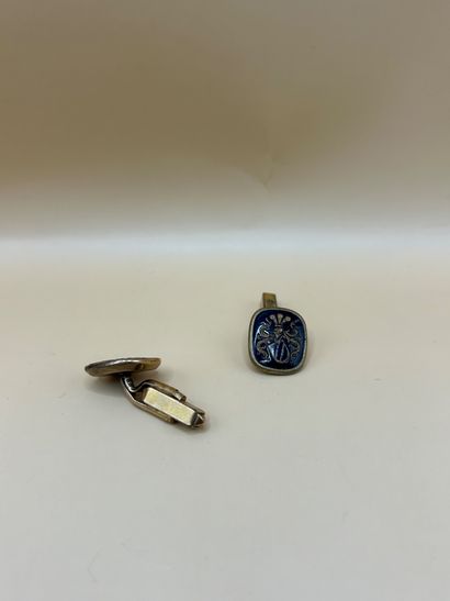 Paire de boutons de manchettes en métal doré,...