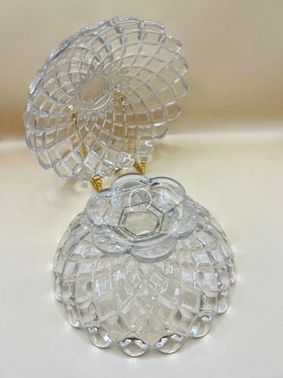 BACCARAT
Circular cut-crystal bowl resting...