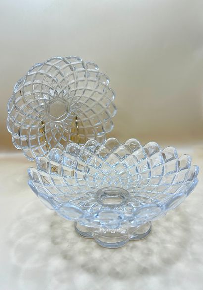 BACCARAT
Circular cut-crystal bowl resting...