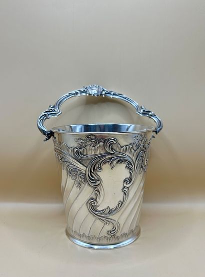 GALLIA
Delightful ice bucket in silver-plated...