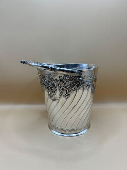GALLIA
Delightful ice bucket in silver-plated...