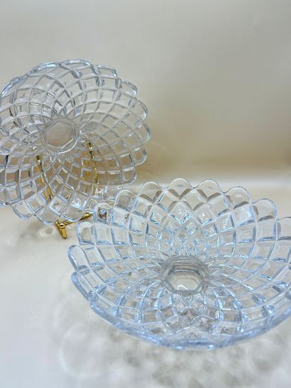 BACCARAT
Circular cut-crystal bowl resting...