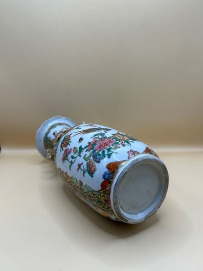 CANTON
Porcelain baluster vase with polychrome...