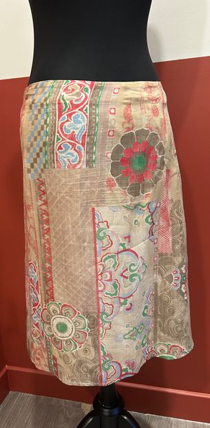 KENZO Jungle
100% silk skirt with floral...