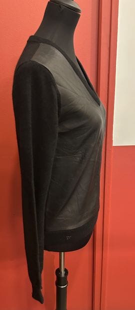 ZADIG & VOLTAIRE DELUXE 
V-neck sweater model...