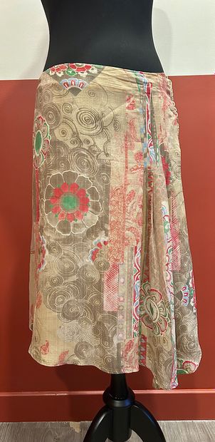 KENZO Jungle
100% silk skirt with floral...